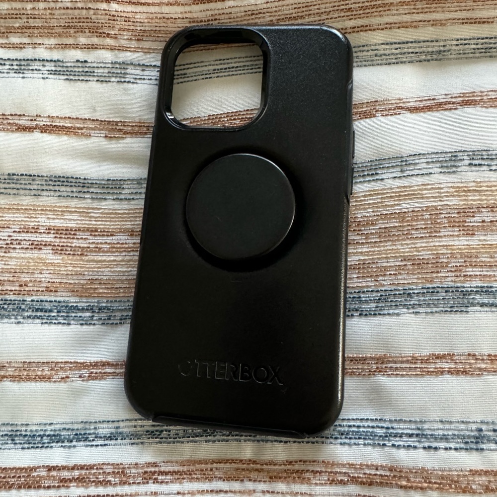 iPhone 13 Pro Otterbox case with PopSocket